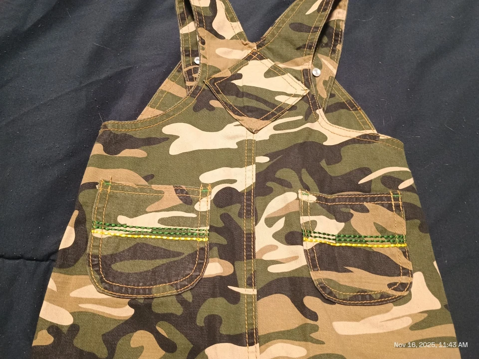 Mono John Deere verde camuflaje bebé 9-12 m bebé niño cierre a presión ajustable Foto 4 de 4