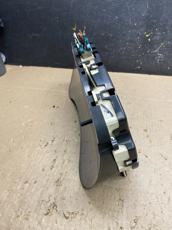 2002 to 2004 GMC Envoy Speedometer Cluster Gauge Oem u4869 DG - Image 3 of 4