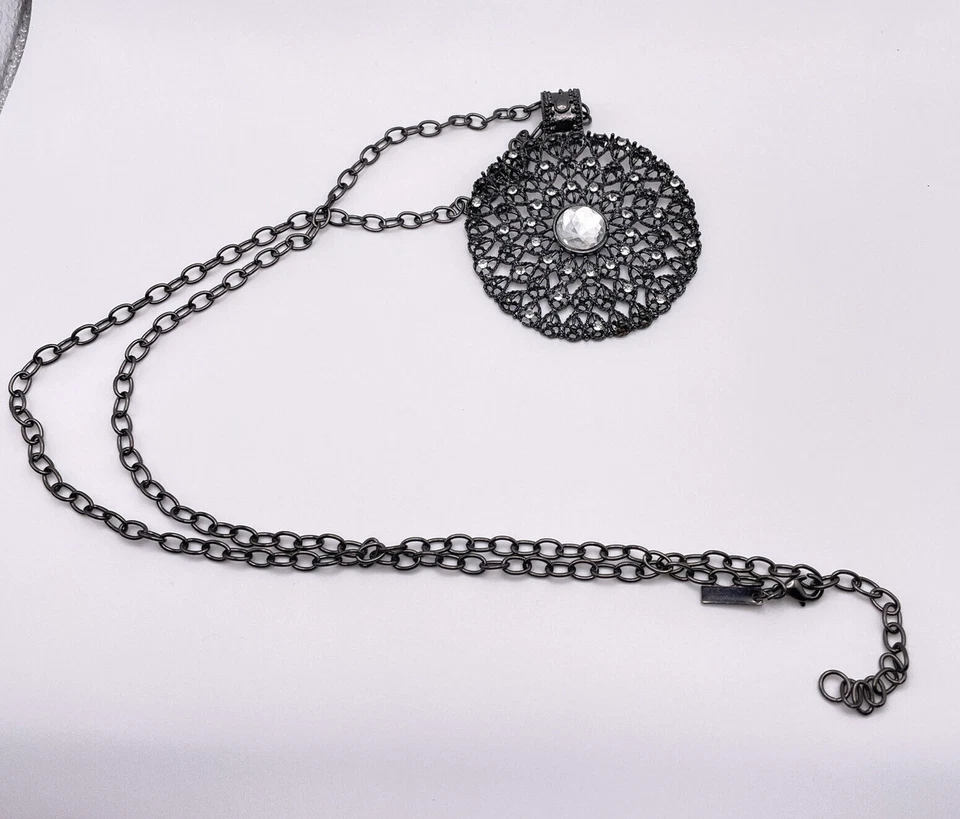 Collar Cadena Colgante Gris Redondo Daisy Fuentes Grande Trabajo Abierto Moderno Elegante Foto 4 de 4