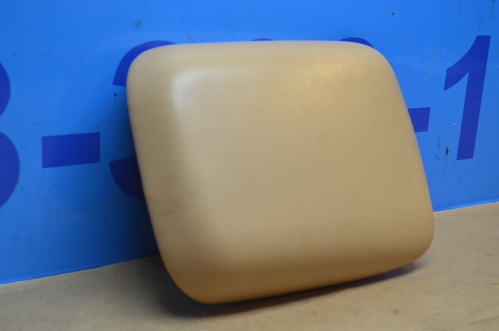 2004 M138 MASERATI GT COUPE CENTER CONSOLE ARM REST COVER LID