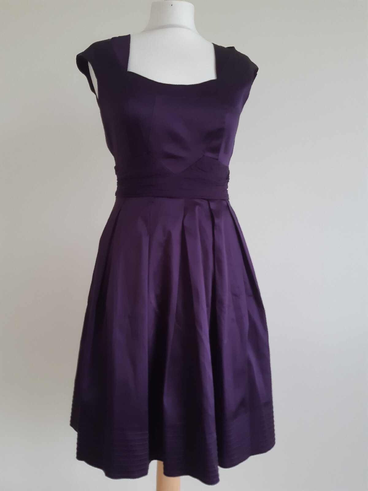 Spotlight Warehouse Silk And Satin Purple Dr… Gem