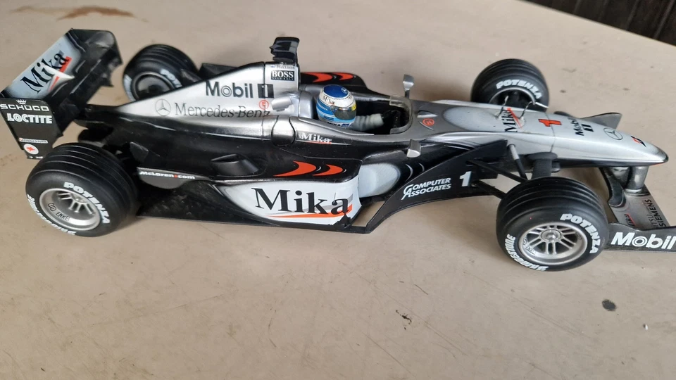 die cast 1 18 Minichamps Mika Hakkinen McLaren Mercedes Mp4/15 Formel 1 2000  - Immagine 3 di 4