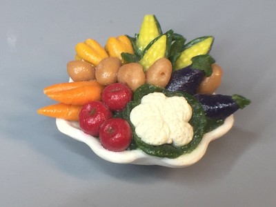 1:12 Scale Strip Of 6 Carrots Tumdee Dolls House Miniature Vegetable Garden