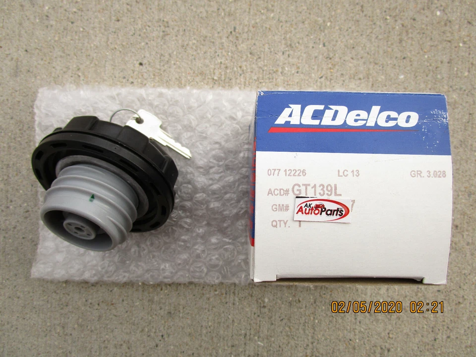 92 - 97 GMC C1500 C2500 C3500 FUEL TANK GAS FILLER LOCKING CAP W/ KEY OEM NEW  - Image 2 of 2