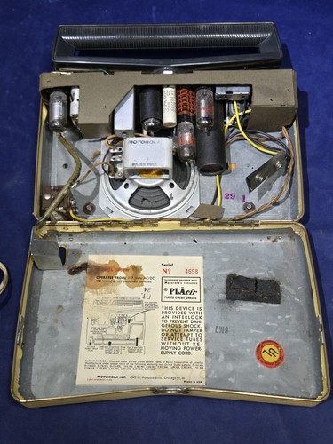 Vintage Motorolla 5P33W Portable Tube Radio - Picture 16 of 24