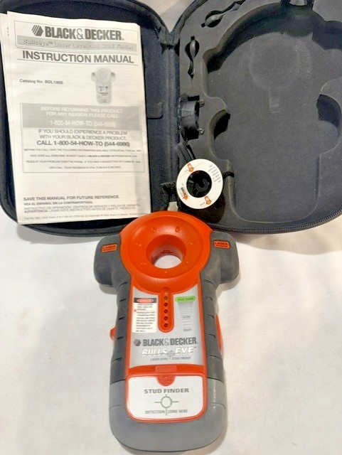 Black & Decker Bullseye Laser Level and Stud Finder w/case. Model BDL 100S