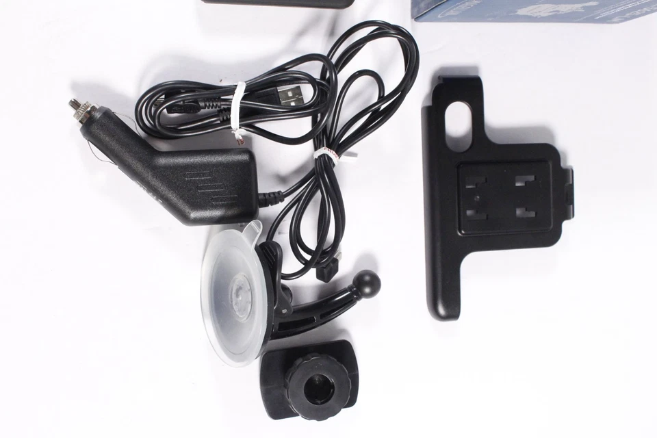 Magellan RoadMate 5625T-LM 5-inch GPS Navigator with Accessories and Box - Image 4 of 4