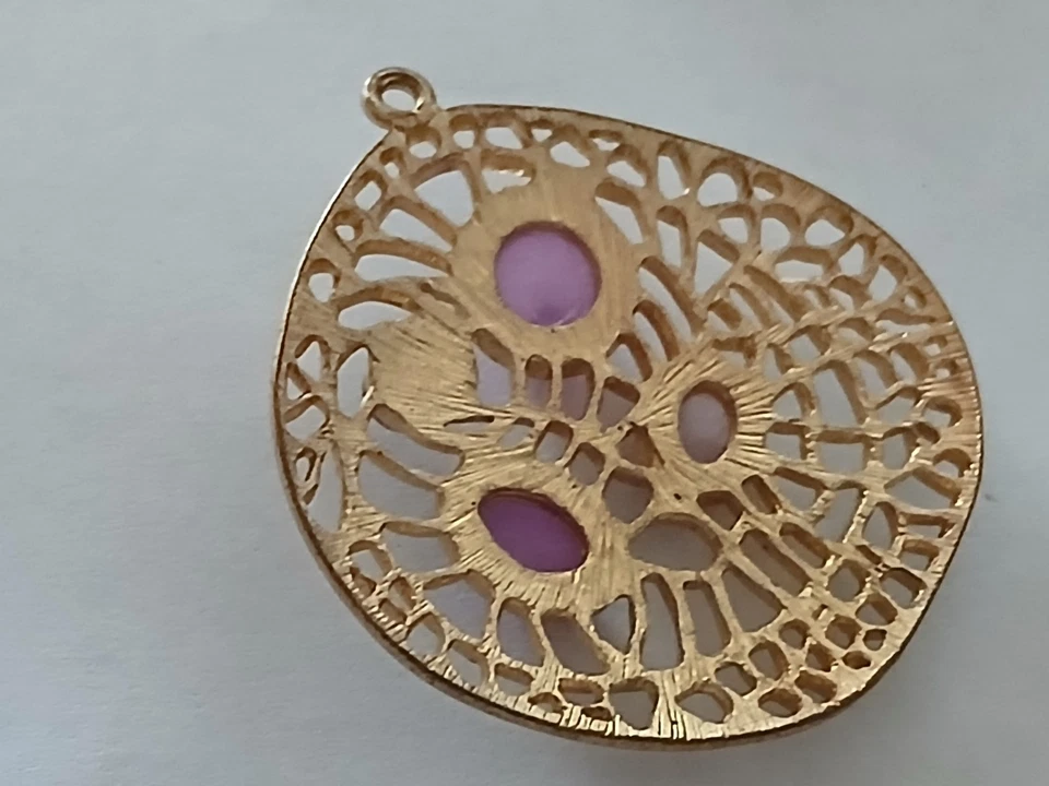 Collar Colgante Tono Dorado Aspecto Moderno Piedras Púrpura Sin Cadena Foto 4 de 4