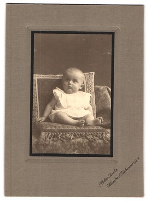 Fotografie Atelier Gisela, München, Neuhauserstraße 9, Portrait süßes Kleinkind 