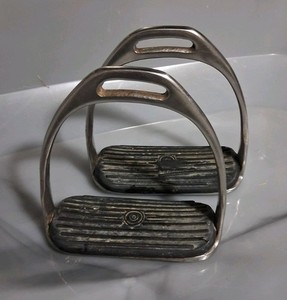 Pre-owned, English Stirrup Irons, 4.25"