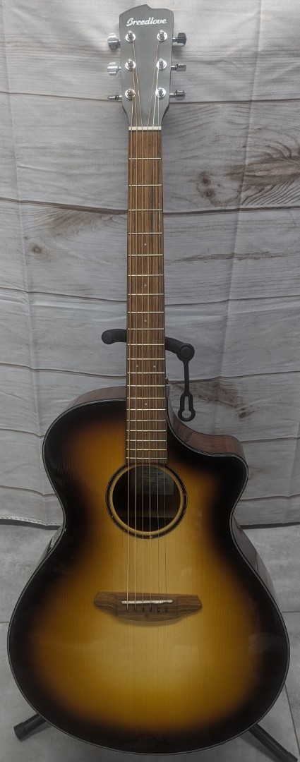 Концертная акустическая электрогитара Breedlove Discovery Concerto с твердым верхом Edgeburst 70590₽