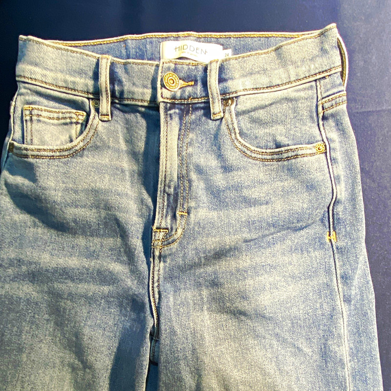 Hidden Women's Straight Jeans Blue Light Wash High Rise Distressed 5-Pocket