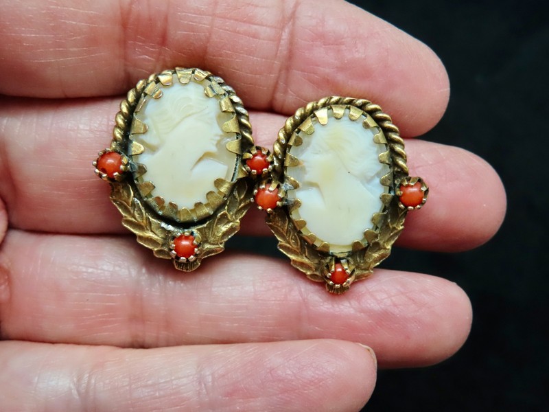 Vintage 1940's Gold Plated Shell Cameo w/Italian Coral Clip Earrings