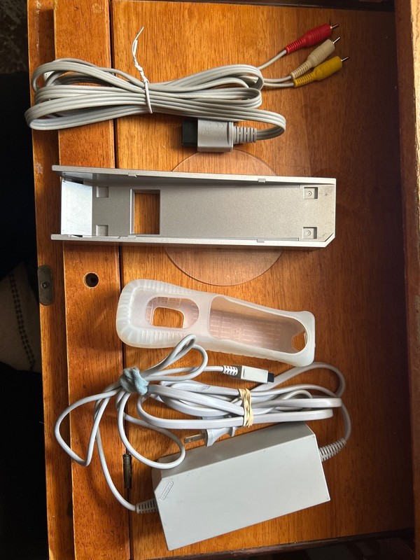 Official OEM Original Nintendo Wii Power Cord AV Cables Stand Bundle.