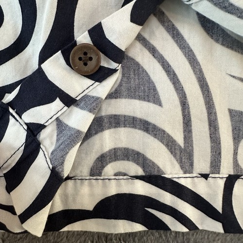 Quicksilver Shirt Boy’s Button Down Up Short Sleeve Medium Black White Swirl Art - Picture 6 of 12