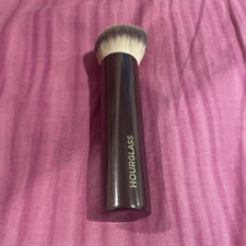 Brand New Hourglass Angled Kabuki Foundation ...