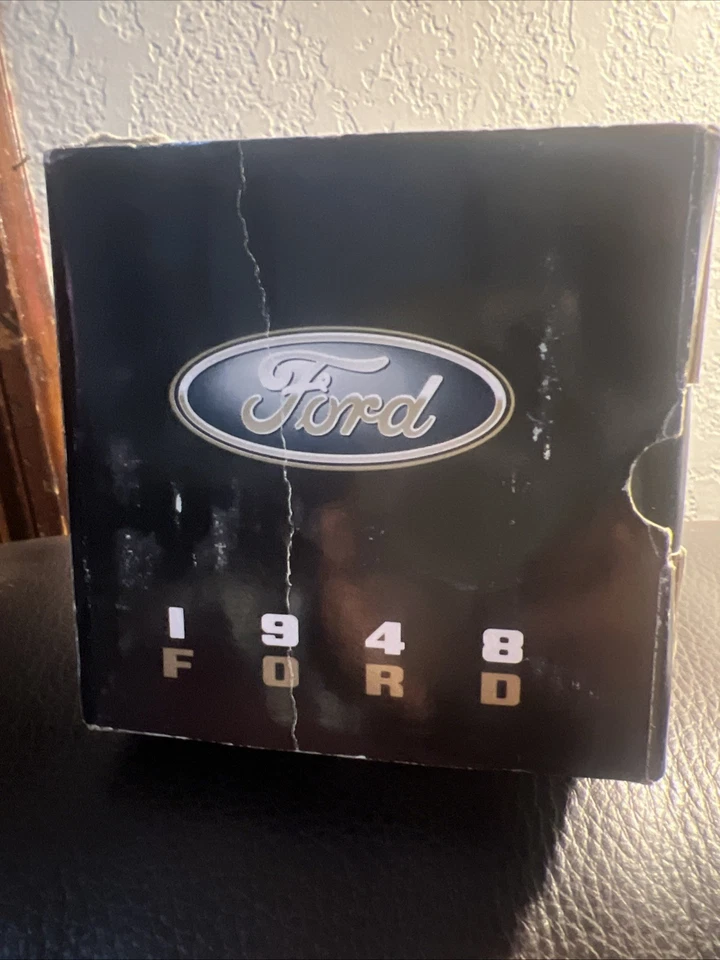 Ford Liberty Classic 1948 edición limitada fundido a presión coleccionista True Value  Foto 2 de 4