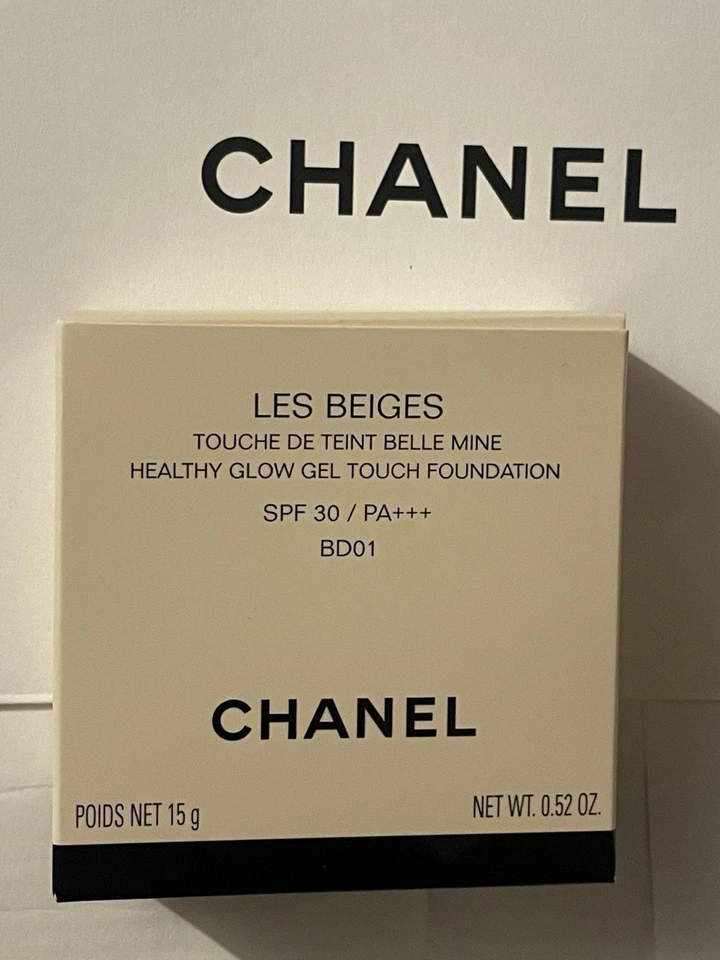 CHANEL Les Beiges Healthy Glow Gel Touch Cushion Powder Foundation SPF 25 / PA++ - Image 3 of 4