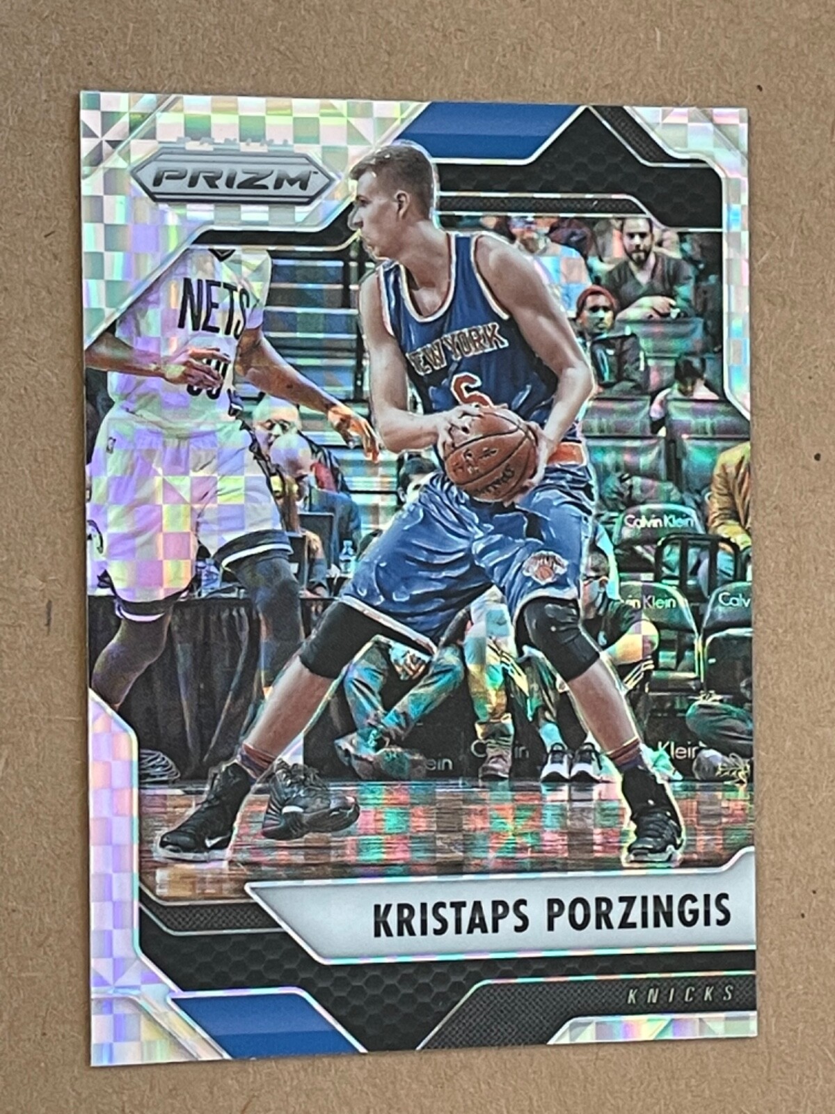 2016-17 Panini Prizm KRISTAPS PORZINGIS #124 Starburst SP Knicks, Mavericks