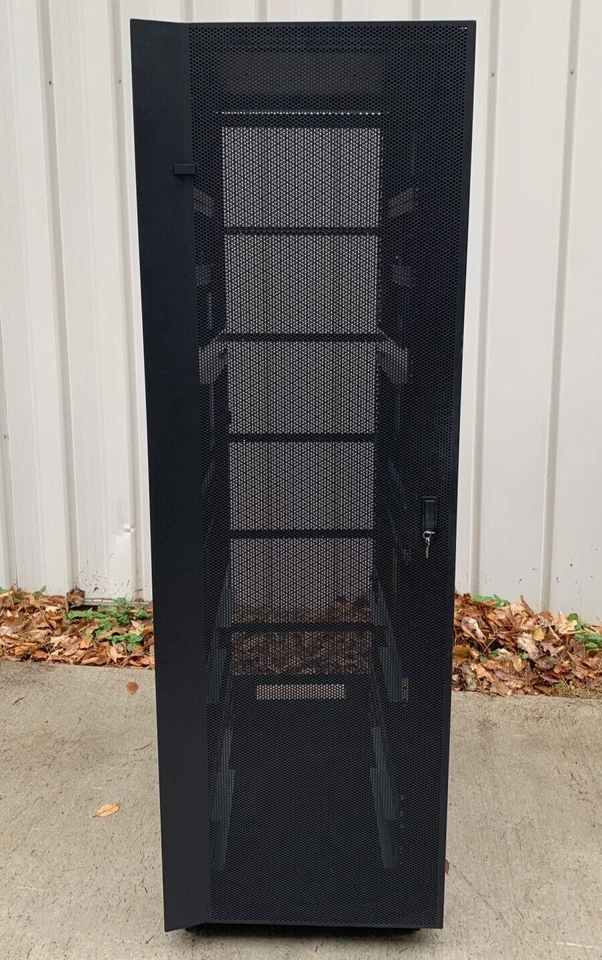 Корпоративный серверный шкаф IBM NetBAY 9308 42U 42S стойка 42S с ключами и боковыми панелями - Изображение 2 из 4