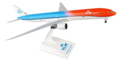 Skymarks SKR972 KLM Boeing 777-300ER PH-BVA Desk Display Model 1/200 Airplane