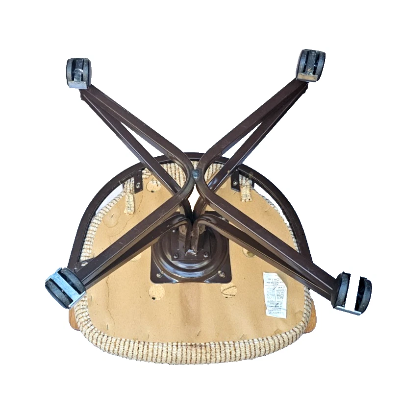 SILLA DE COMEDOR GIRATORIA VINTAGE DE ROBLE Y METAL CON MUEBLES DOUGLAS DE MEDIADOS DE SIGLO Foto 4 de 4