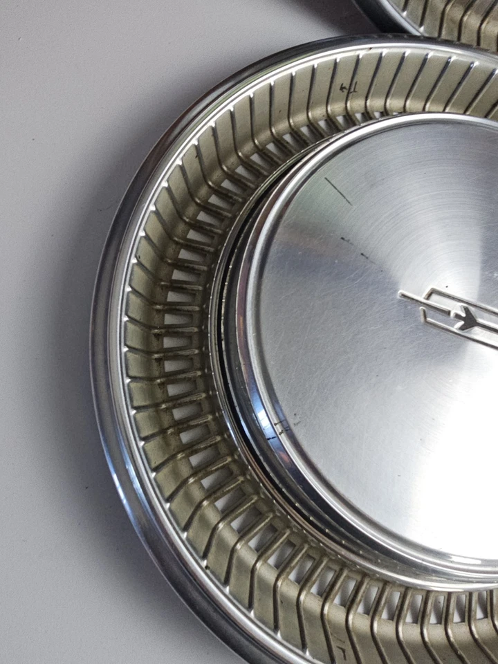 Vintage 1971 Oldsmobile 88 98 Jetstar 15" Hubcap Wheel Cover Set Of 2 - Image 4 of 4