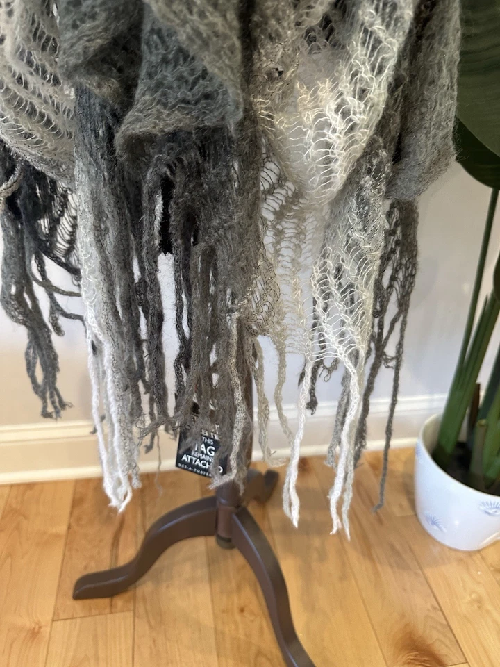 Bufanda tejida con volantes gris blanco mezcla de mohair Missoni nueva con etiquetas flecos de 70 pulgadas x 20 pulgadas Foto 3 de 4