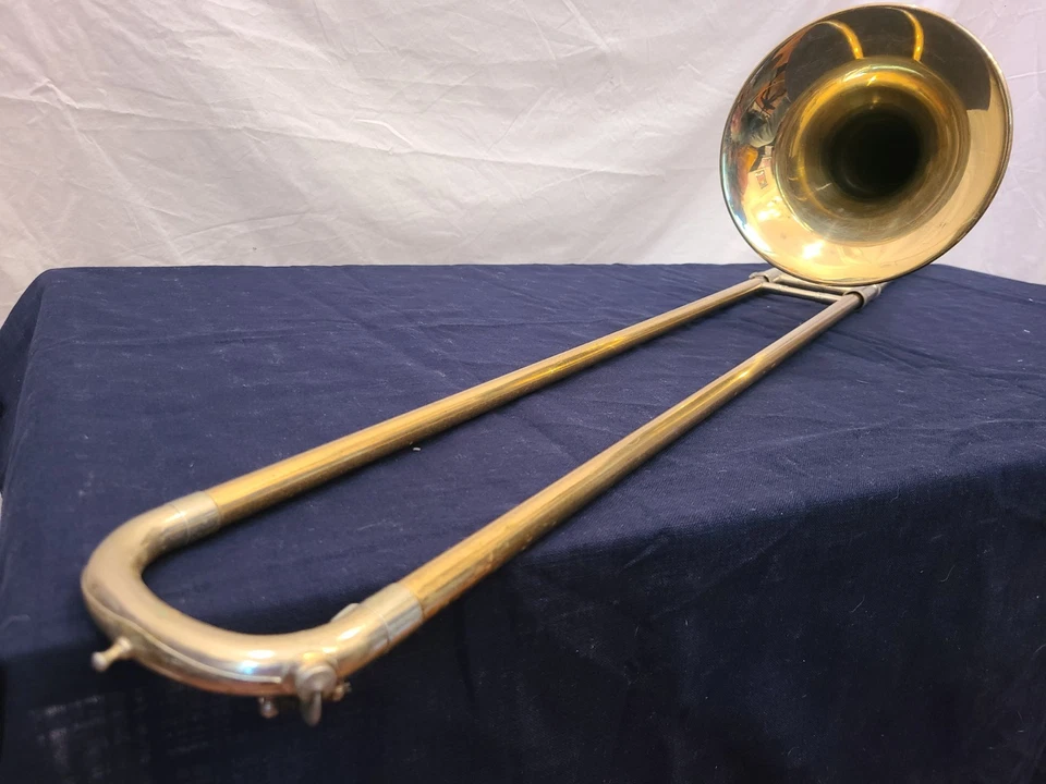 Trombón Conn 24H 1958 vintage • deslizamiento ligero • modelo raro • con estuche original Foto 4 de 4