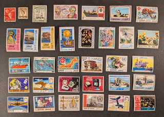 Qatar Nice lot of 33 M/U stamps many MNH VF.