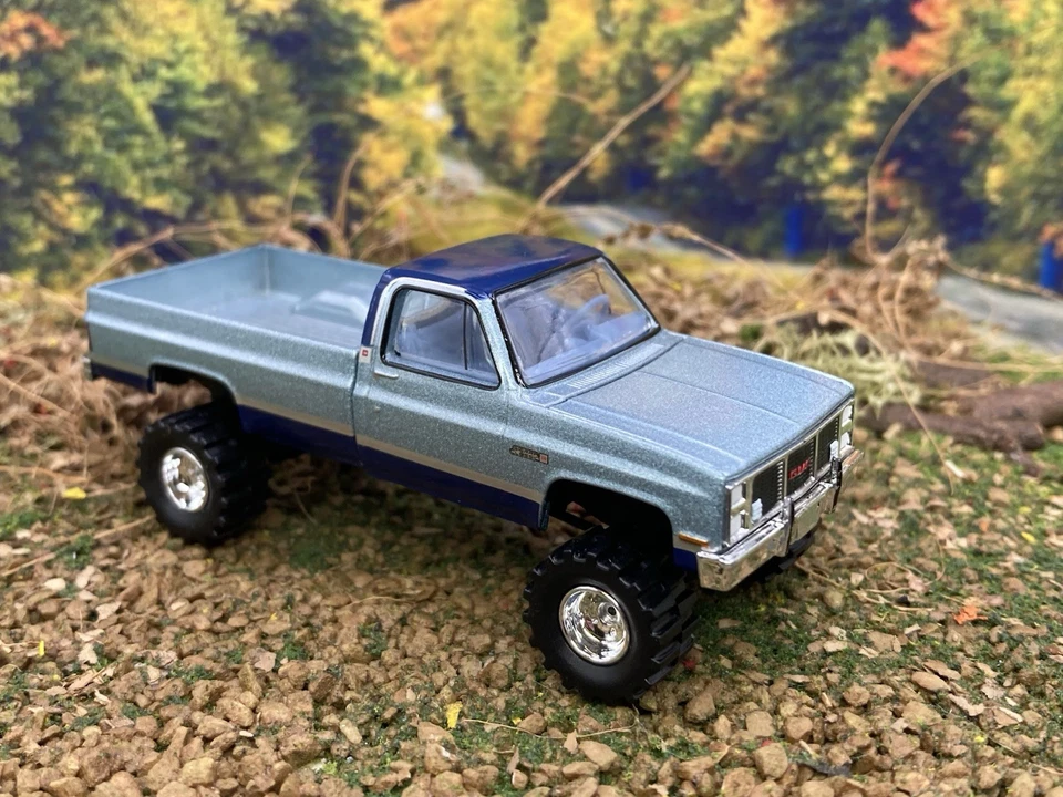 GMC Sierra K2500 1985 camioneta 4x4 elevada 1/64 diecast camioneta Greenlight personalizada K10 Foto 2 de 4