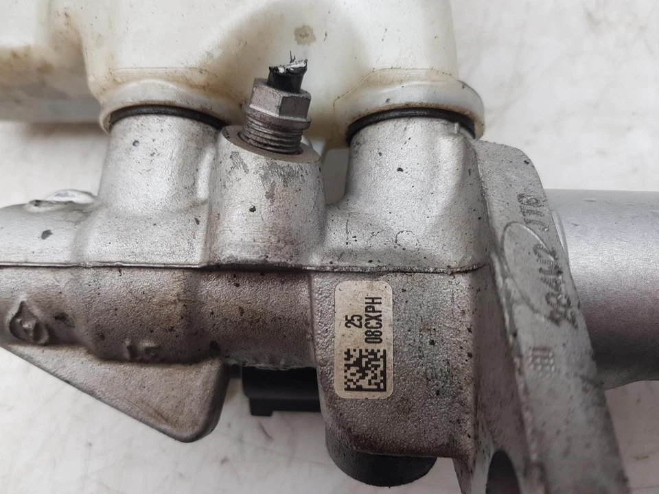 Cilindro maestro de frenos SEAT LEON 1,6 diésel CAYC 2013 1K2614019H Foto 2 de 4