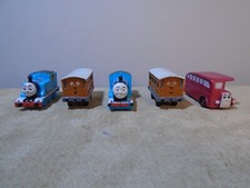 SET OF 5 MINI THOMAS  FRIENDS RUBBER TRAIN ENGINE FIGURE CAKE TOPPERS TH105 