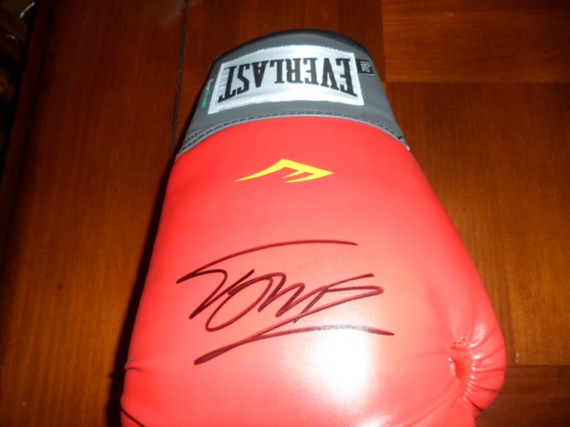 TOM SCHWARZ AUTOGRAPHED BOXING GLOVE