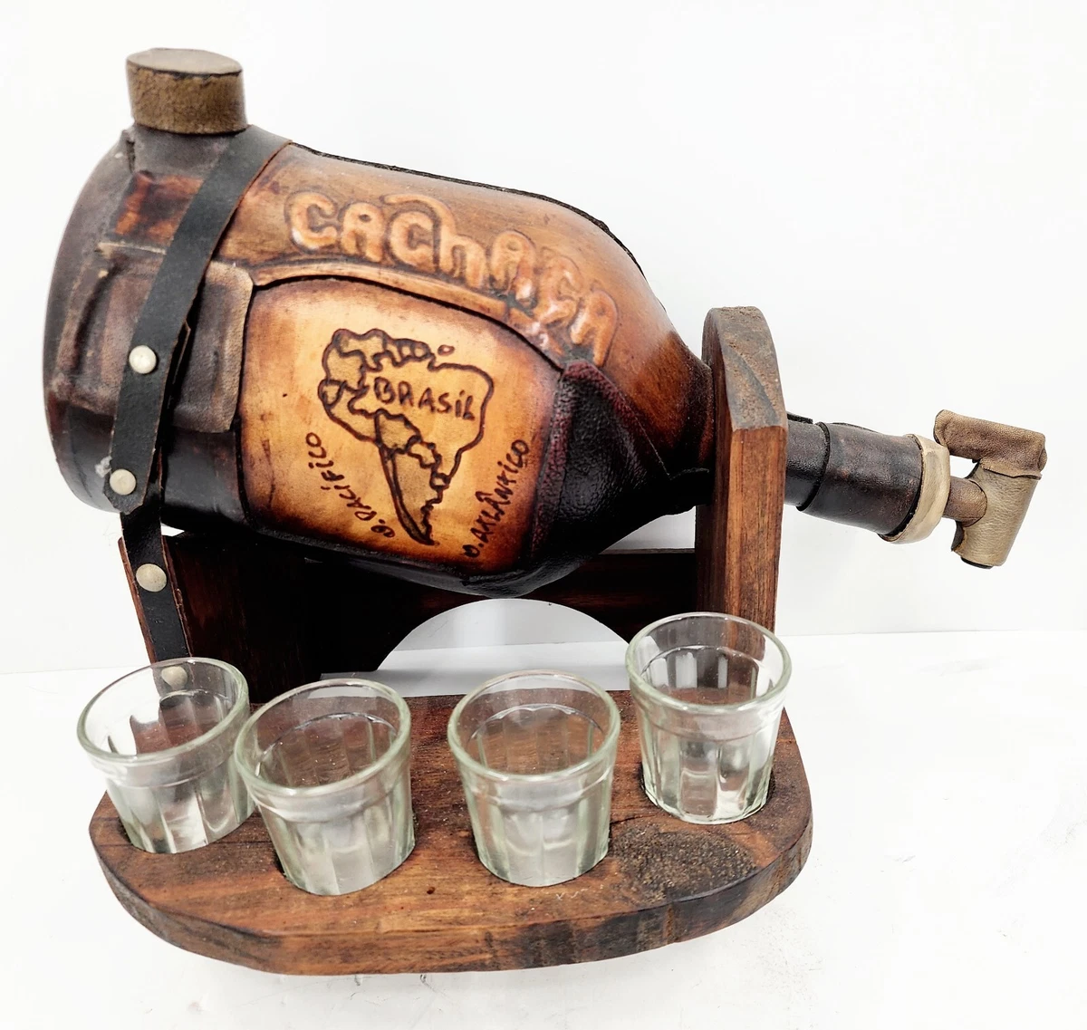 LIQUOR DISPENSER DECANTER/ BOTTLE ON STAND LEATHER MADE IN BRASIL 4 SHOT  GLASSES