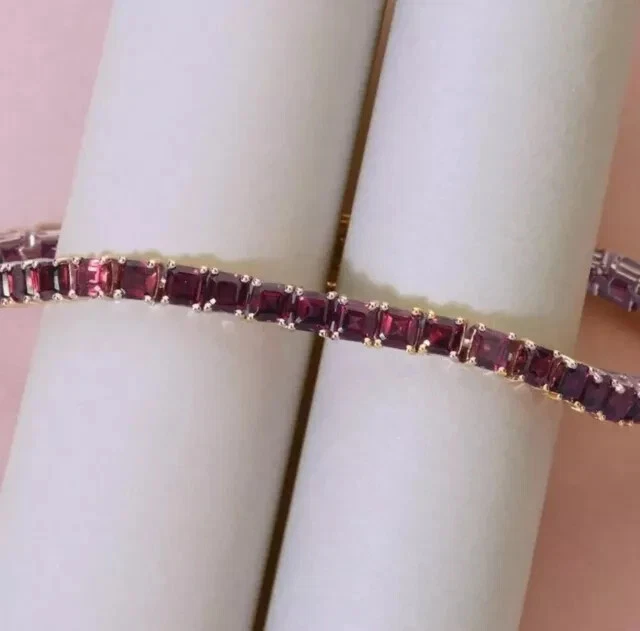 Brazalete de tenis granate creado en laboratorio corte princesa de 11 quilates enchapado en oro rosa de 14 quilates Foto 4 de 4