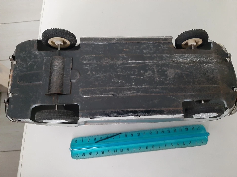 DAUPHINE RENAULT MACCHININA MODELLO IN LATTA - RARO GIOCATTOLO AUTOMOBILE LATTA - Immagine 2 di 4