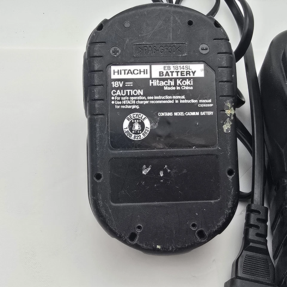 Cargador de batería Hitachi UC18YG Ni-Cd 7,2 V - 18 V y batería EB 1214S Foto 2 de 4
