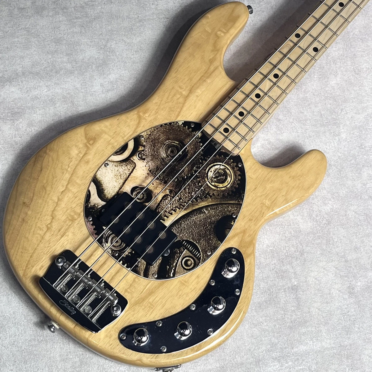 Preços baixos em Sterling by Music Man 4 Cordas de guitarra baixo
