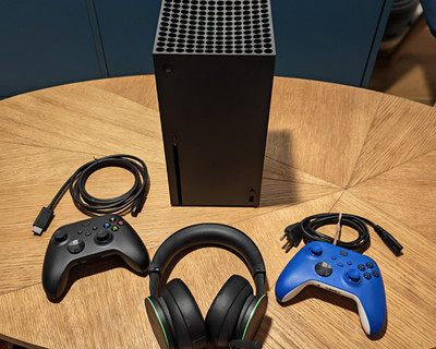 Microsoft Xbox Series X 1TB Heimkonsole Schwarz mit 2 Controllern & Headset &OVP