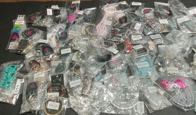 Jewelry *NEW* 100+ pieces Paparazzi Lot - Necklaces - Bracelets - Earrings - Image 1 of 4