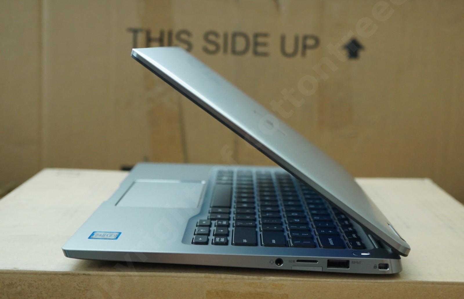 Dell Latitude 7400, 14-Inch Laptop, with Intel Core i7 8th Gen., 256 GB SSD (Solid State Drive), Windows 11 Pro