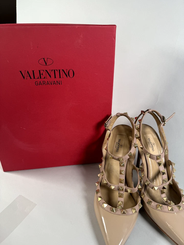 VALENTINO GARAVANI Rockstud Jaula Gatito Beige Charol 38 Foto 2 de 4