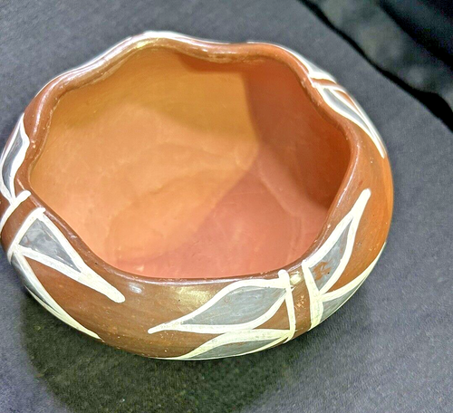 Vintage Native American Santa Clara Pottery Polychrome Bowl with Design - Picture 9 of 15