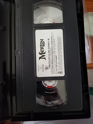 Hallmark Merlin Movie VHS Clam shell - Foto 5 di 5