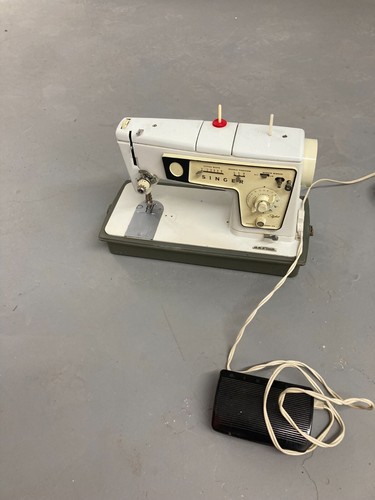 Vintage 70s Singer Stylist 478 Sewing Machine w/ Pedal and Carrying Case Works! - Picture 3 of 15