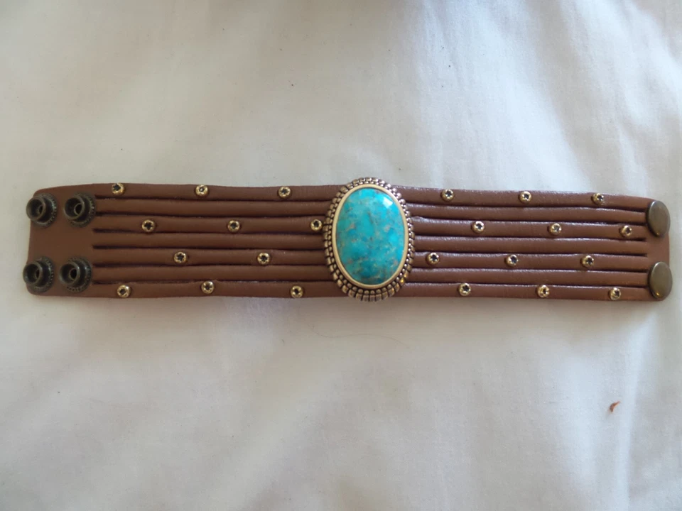 PULSERA A PRESIÓN DE CUERO BARSA CON PIEDRA CENTRAL TURQUESA Foto 2 de 4