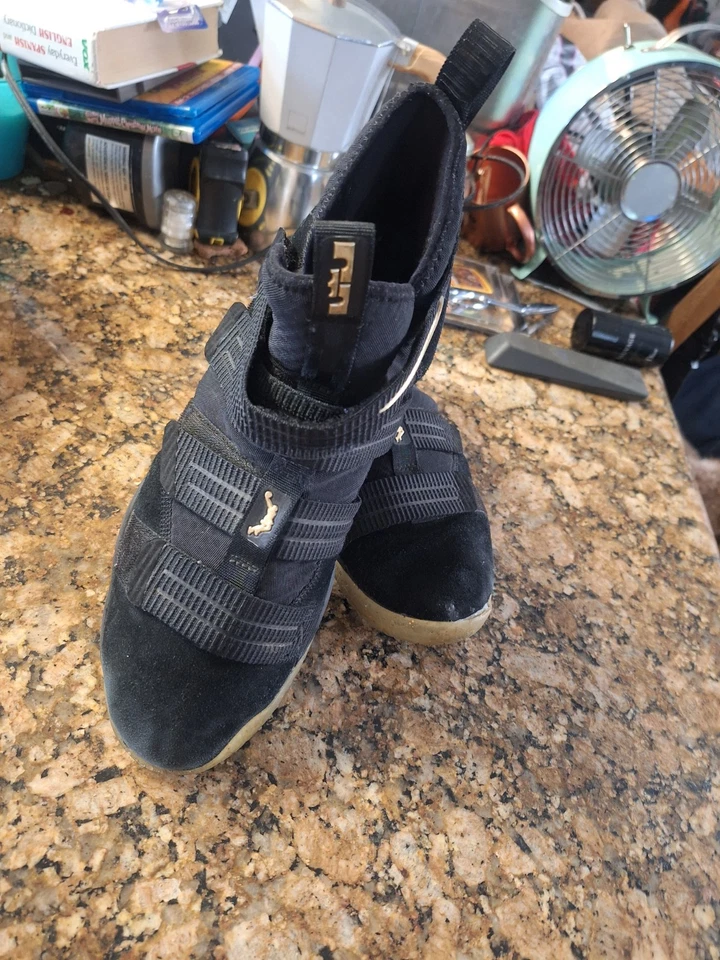 Nike 's LeBron Size 14 Men - Image 2 of 4