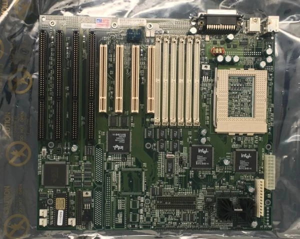 Supermicro p6sae mb, atx, socket 8, w cpu 200mhz, fan, retail box, manual - Image 4 of 4