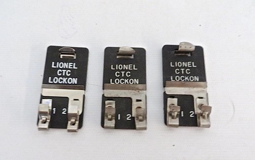 3 LIONEL TRACK CTC LOCKONS Zugschloss auf Stromkabel Stecker Klemme O 027